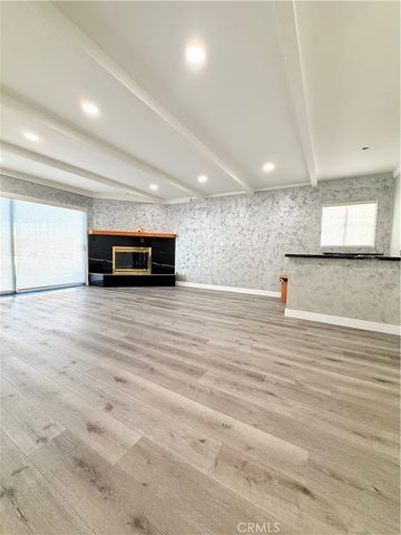 8835 Haskell, North Hills, CA 91343