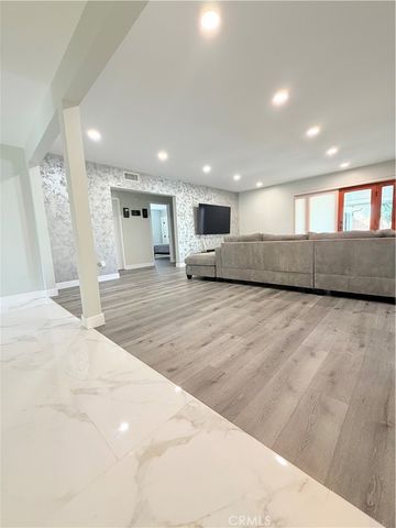 8835 Haskell, North Hills, CA 91343