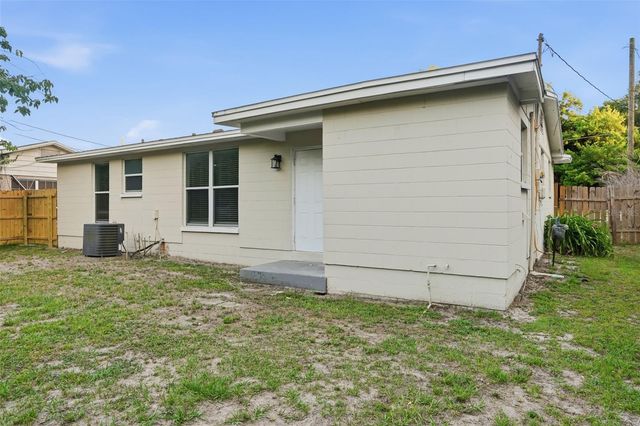 1514 CREST AVENUE, Leesburg, FL 34748