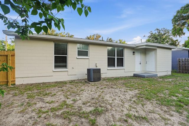 1514 CREST AVENUE, Leesburg, FL 34748