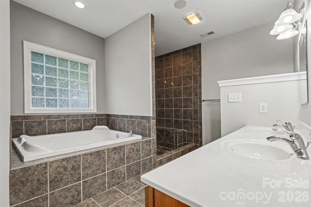 3801 Hayden Drive, Charlotte, NC 28269