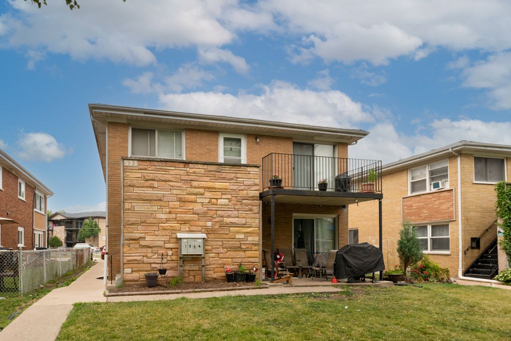 533 Green Oaks Court 4, Addison, IL 60101