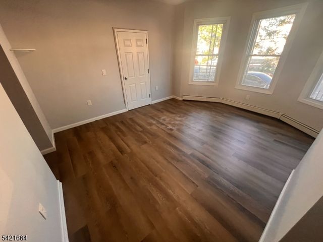 824 MT PROSPECT, Newark City, NJ 07104