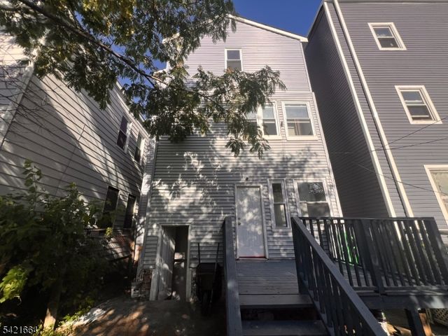 824 MT PROSPECT, Newark City, NJ 07104