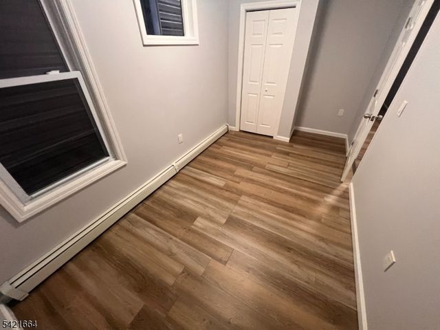 824 MT PROSPECT, Newark City, NJ 07104