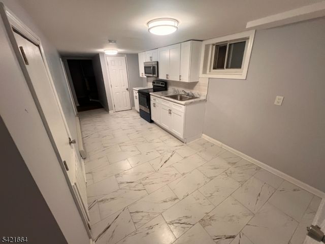 824 MT PROSPECT, Newark City, NJ 07104