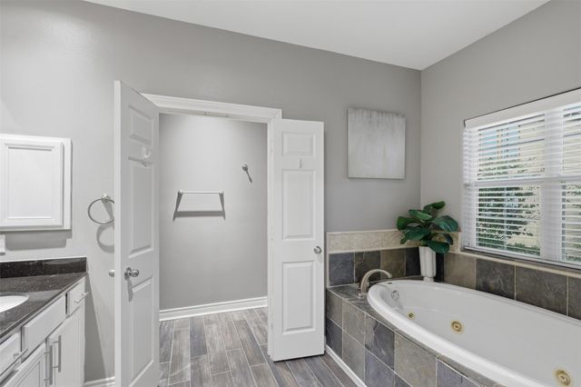 9003 Bayview Cove Drive, Houston, TX 77054