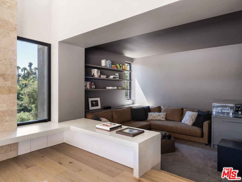 Image 10 of property listing at 1045 Via Tranquila, Santa Barbara, CA 93110