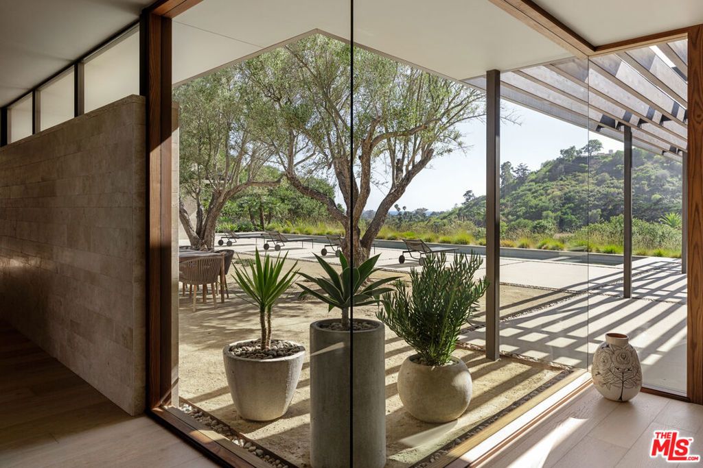 Image 11 of property listing at 1045 Via Tranquila, Santa Barbara, CA 93110