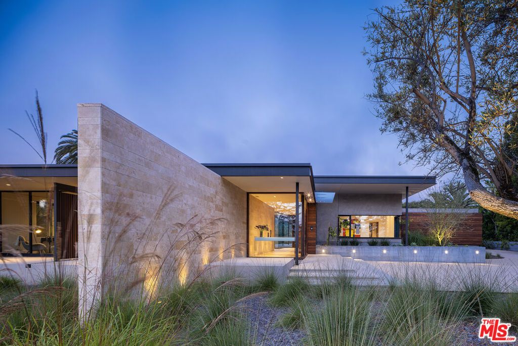Image 2 of property listing at 1045 Via Tranquila, Santa Barbara, CA 93110
