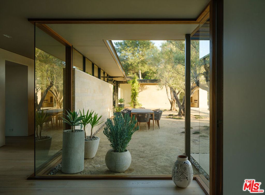 Image 28 of property listing at 1045 Via Tranquila, Santa Barbara, CA 93110