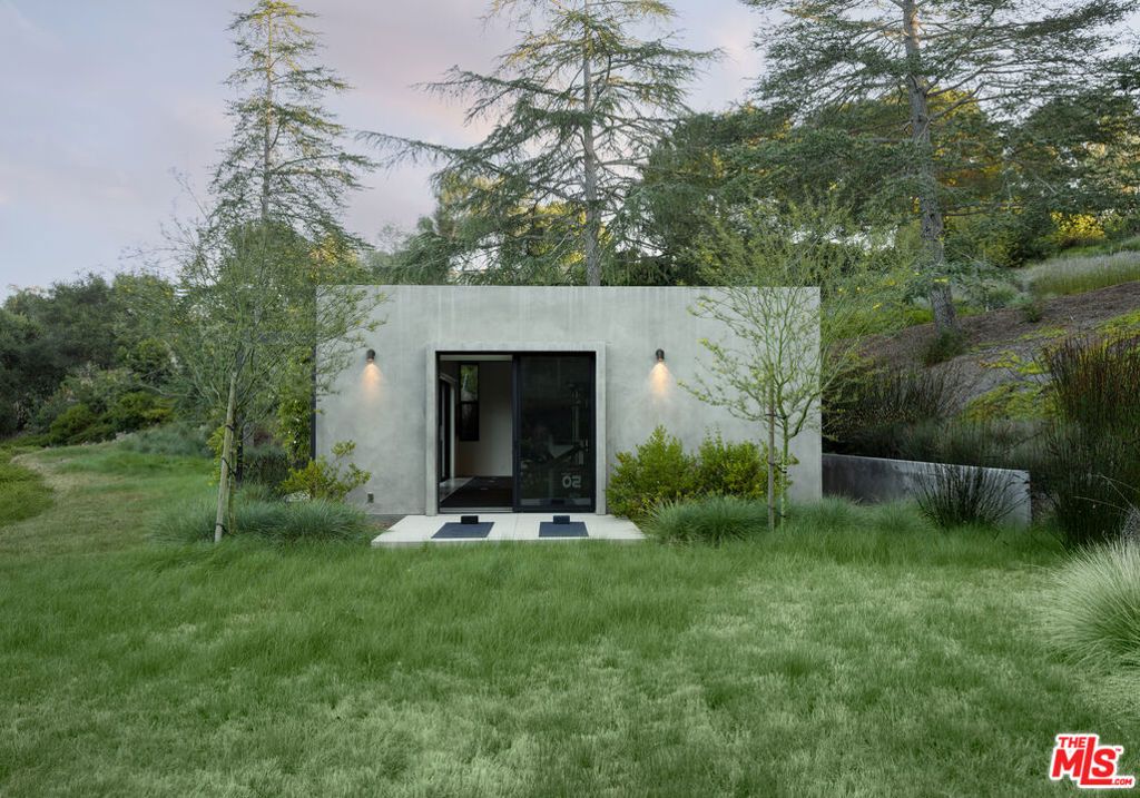 Image 31 of property listing at 1045 Via Tranquila, Santa Barbara, CA 93110