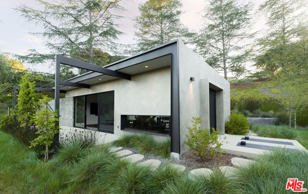 Image 33 of property listing at 1045 Via Tranquila, Santa Barbara, CA 93110