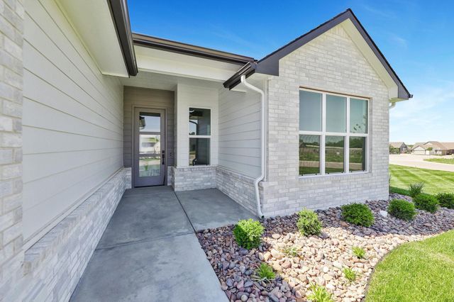 826 N Speyside Cir, Andover, KS 67002