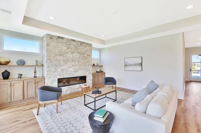 826 N Speyside Cir, Andover, KS 67002