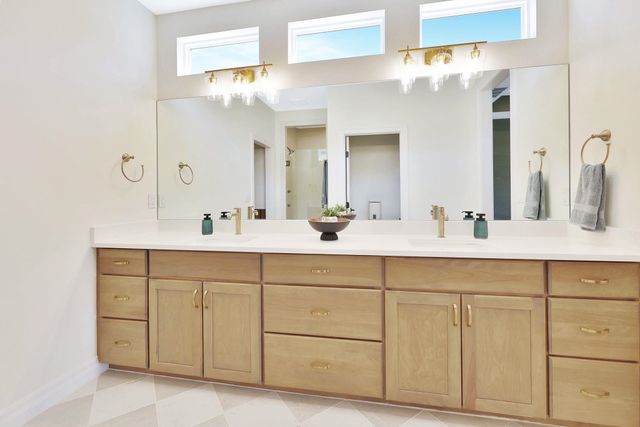 826 N Speyside Cir, Andover, KS 67002