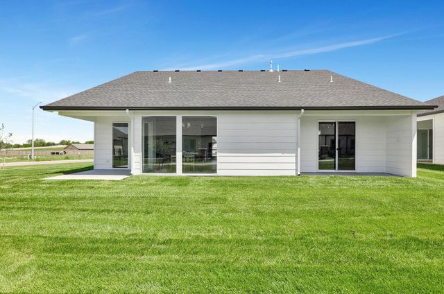 826 N Speyside Cir, Andover, KS 67002