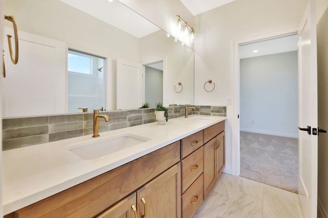 826 N Speyside Cir, Andover, KS 67002