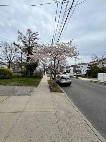 24509 148th Road 2, Rosedale, NY 11422