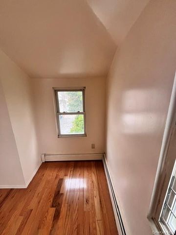 24509 148th Road 2, Rosedale, NY 11422