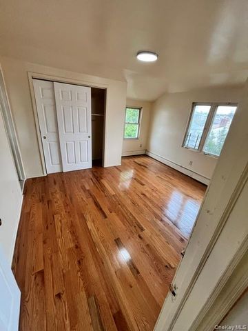 24509 148th Road 2, Rosedale, NY 11422