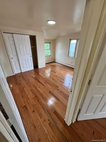 24509 148th Road 2, Rosedale, NY 11422