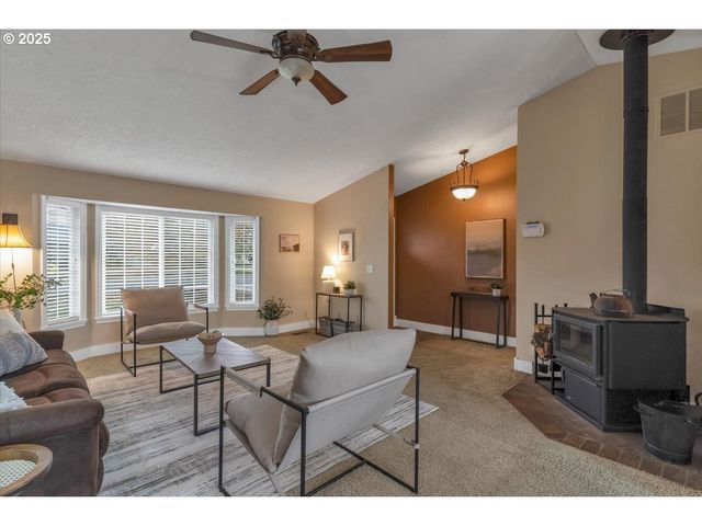 1393 Sw ALEXANDER Dr, Dallas, OR 97338