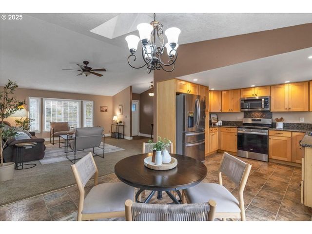 1393 Sw ALEXANDER Dr, Dallas, OR 97338