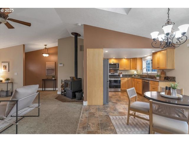 1393 Sw ALEXANDER Dr, Dallas, OR 97338