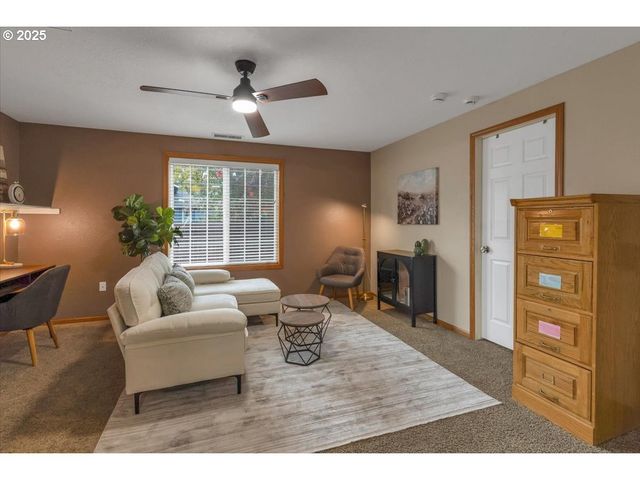 1393 Sw ALEXANDER Dr, Dallas, OR 97338