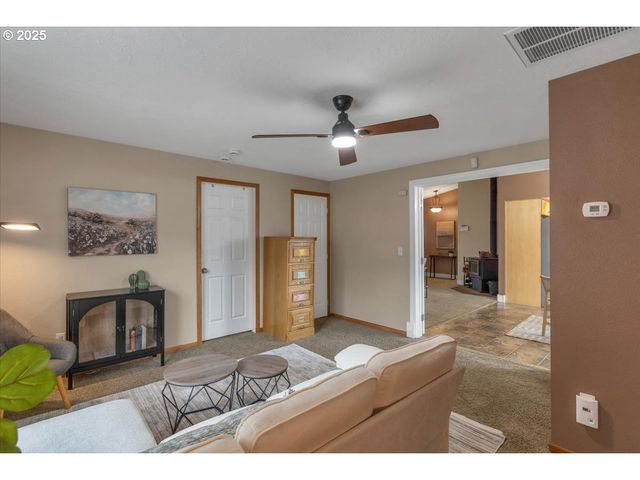 1393 Sw ALEXANDER Dr, Dallas, OR 97338