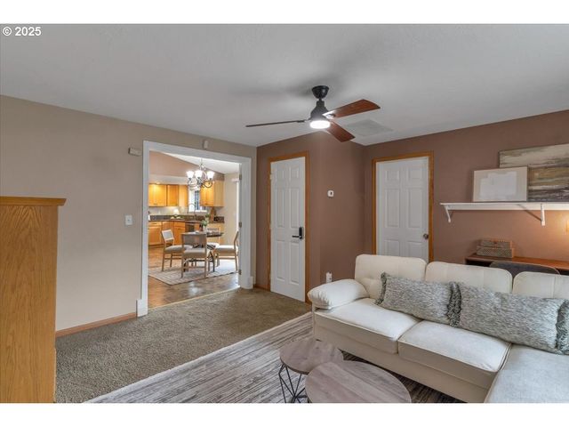 1393 Sw ALEXANDER Dr, Dallas, OR 97338