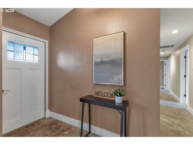 1393 Sw ALEXANDER Dr, Dallas, OR 97338