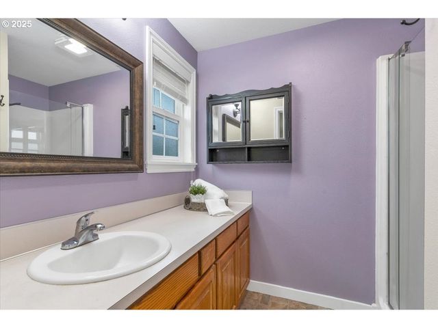 1393 Sw ALEXANDER Dr, Dallas, OR 97338