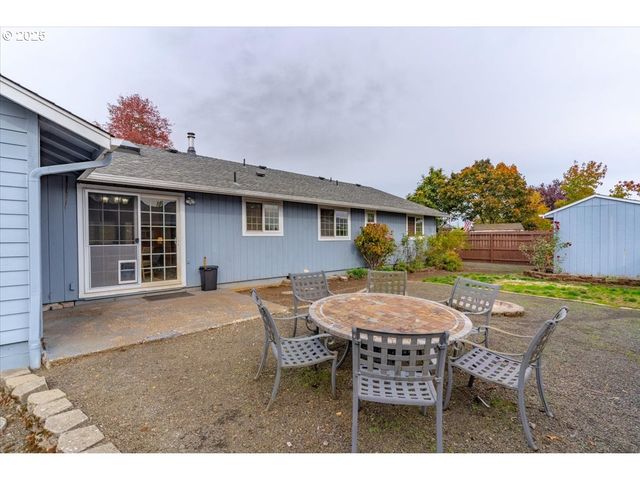 1393 Sw ALEXANDER Dr, Dallas, OR 97338