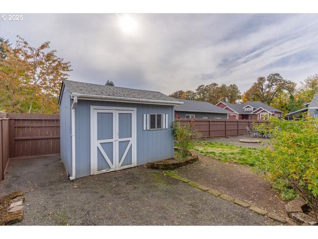 1393 Sw ALEXANDER Dr, Dallas, OR 97338