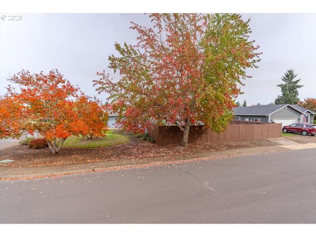 1393 Sw ALEXANDER Dr, Dallas, OR 97338