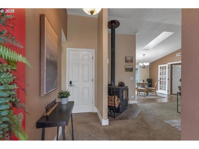 1393 Sw ALEXANDER Dr, Dallas, OR 97338