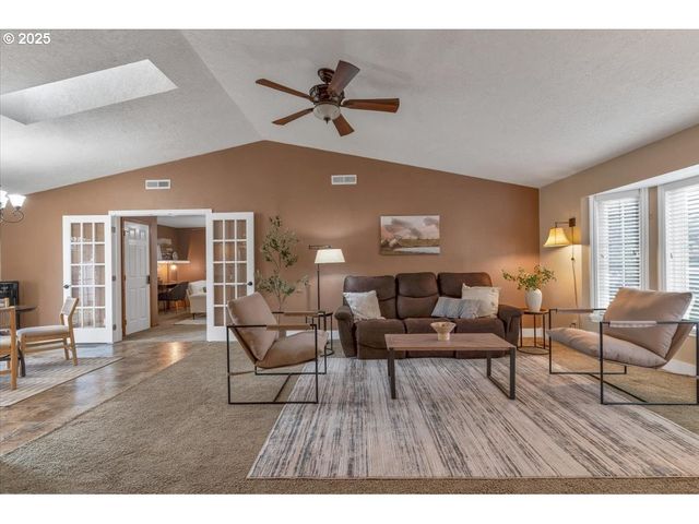 1393 Sw ALEXANDER Dr, Dallas, OR 97338