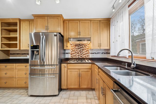 6020 N Landers Avenue, Chicago, IL 60646