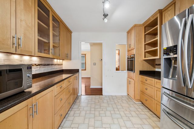 6020 N Landers Avenue, Chicago, IL 60646