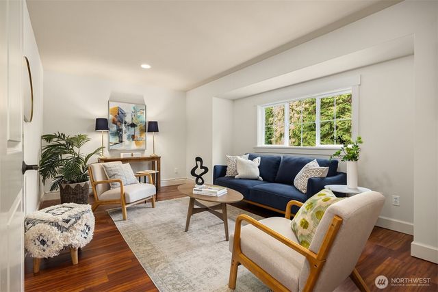 8997 Springwood Avenue NE, Bainbridge Island, WA 98110