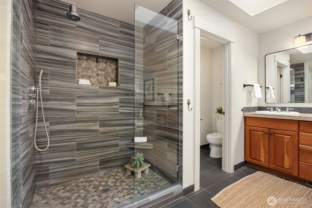 8997 Springwood Avenue NE, Bainbridge Island, WA 98110