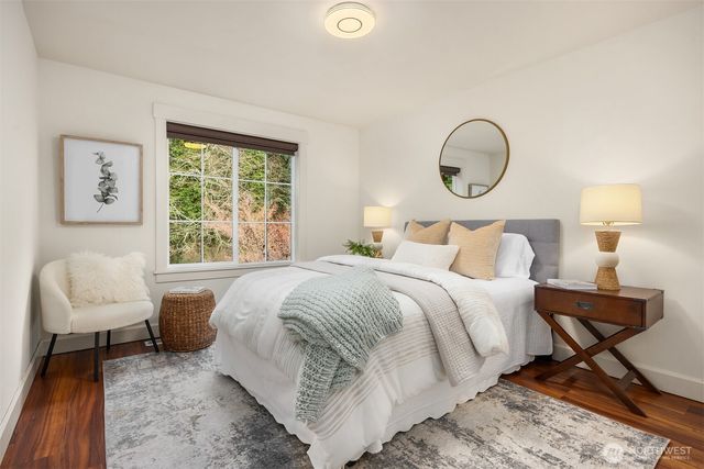 8997 Springwood Avenue NE, Bainbridge Island, WA 98110