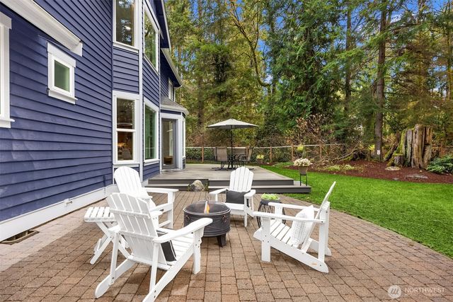 8997 Springwood Avenue NE, Bainbridge Island, WA 98110
