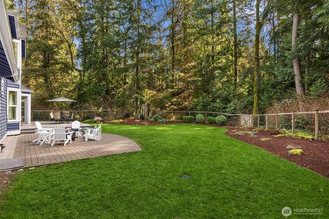 8997 Springwood Avenue NE, Bainbridge Island, WA 98110
