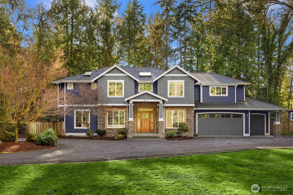 8997 Springwood Avenue NE, Bainbridge Island, WA 98110