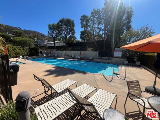 17241 Avenida De La Herradura, Pacific Palisades (los Angeles), CA 90272