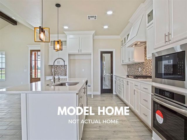 1154 Wolf Creek Drive, Blanchard, OK 73010