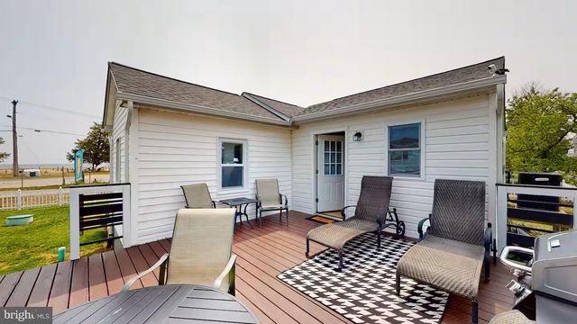 5233 BREEZY POINT RD, Chesapeake Beach, MD 20732